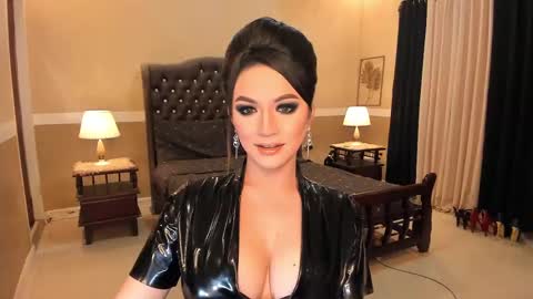 Snapshot of madammistressdominatrixxx chatting on December 2024 11:19:01 PM Alison Kloss online show from December 2024 11:19:01 PM