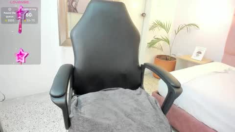 Maddie Grey online show from October 2025 05:20:02 PM