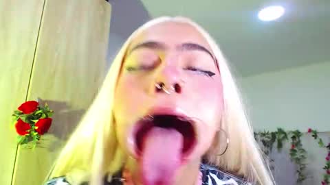 maddiie and clyde online show from November 2025 11:34:02 AM