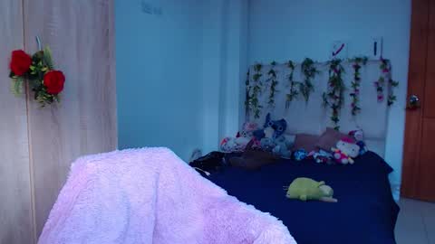 maddiie and clyde online show from December 2025 01:06:01 PM