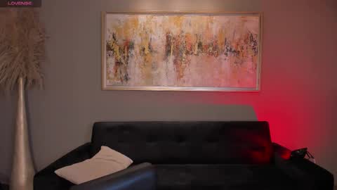 Maddison online show from November 2025 07:52:02 PM