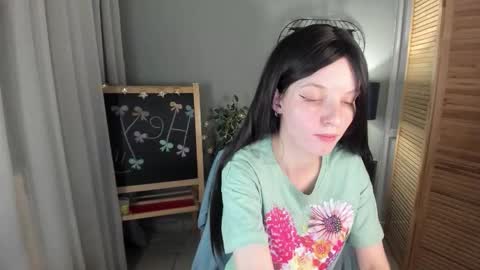 Snapshot of madelaines chatting on November 2025 09:21:01 AM madelaines online show from November 2025 09:21:01 AM