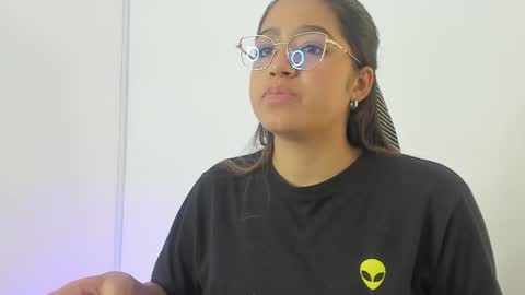 Snapshot of madelayn_torres chatting on June 2026 11:08:02 AM madelayn_torres online show from June 2026 11:08:02 AM