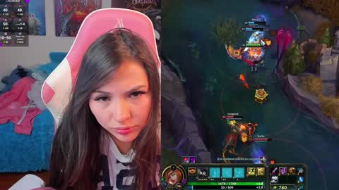 Snapshot of madeleine_shinobi chatting on January 2025 02:41:01 AM Emily Only Fans online show from January 2025 02:41:01 AM