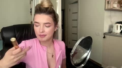 Snapshot of madelenequirk chatting on July 2026 09:04:01 AM Alisa online show from July 2026 09:04:01 AM