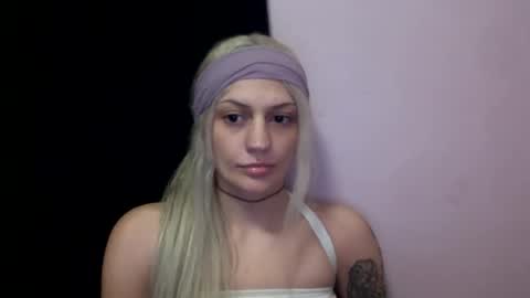 Snapshot of madelinevalentine chatting on November 2025 05:43:02 AM madeline online show from November 2025 05:43:02 AM