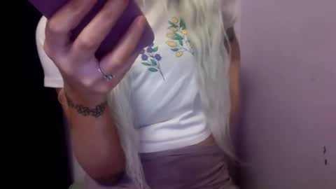 Snapshot of madelinevalentine chatting on November 2025 02:25:02 AM madeline online show from November 2025 02:25:02 AM