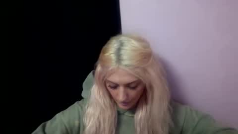 Snapshot of madelinevalentine chatting on November 2025 09:19:01 PM madeline online show from November 2025 09:19:01 PM