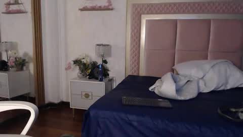 madhison_5 online show from April 2026 12:09:02 PM