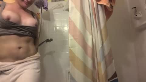 Snapshot of madie_ray chatting on June 2026 04:26:02 AM Madie Ray online show from June 2026 04:26:02 AM