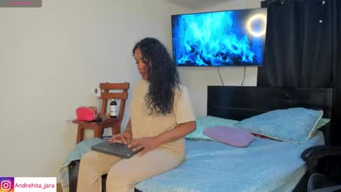 Snapshot of madisonbrunette_lxs chatting on November 2025 05:02:02 PM madison online show from November 2025 05:02:02 PM