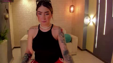 Maddi Collins online show from October 2025 05:23:02 PM