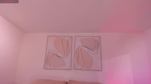 Maddi Collins online show from November 2025 11:25:02 AM