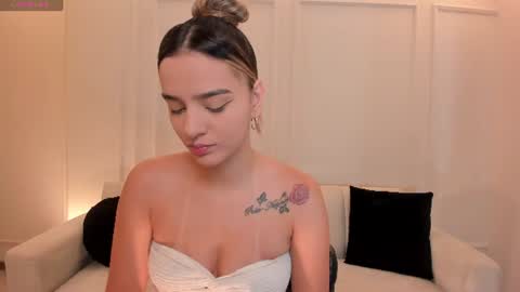 Snapshot of madisoncollinsx chatting on June 2026 07:48:01 PM Maddi Collins online show from June 2026 07:48:01 PM