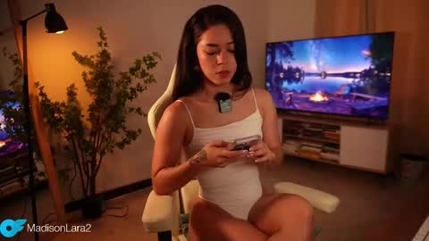 madisonlara online show from November 2025 04:01:02 PM