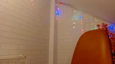 Snapshot of madlyn_dee chatting on January 2025 08:43:02 PM Leena online show from January 2025 08:43:02 PM