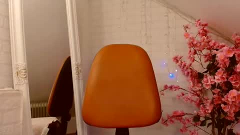 Snapshot of madlyn_dee chatting on March 2025 11:20:02 PM Leena online show from March 2025 11:20:02 PM