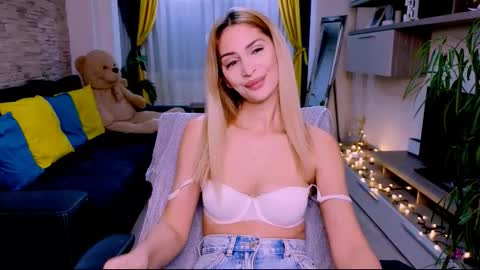 Madye Roberts online show from December 2025 10:37:01 PM