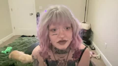 Snapshot of maeee_ chatting on July 2026 02:20:02 AM Mae online show from July 2026 02:20:02 AM