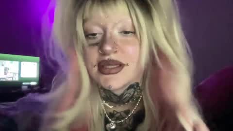 Snapshot of maeee_ chatting on August 2026 02:24:02 AM Mae online show from August 2026 02:24:02 AM