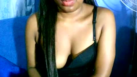 Snapshot of maelahlove chatting on December 2024 05:28:02 AM MaelahLove online show from December 2024 05:28:02 AM