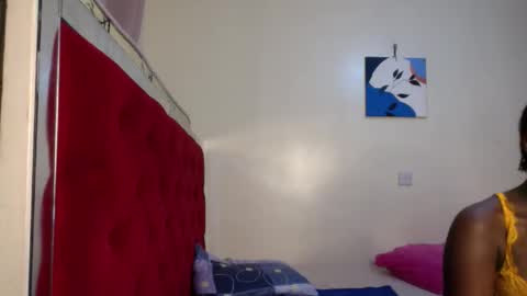 Maelys online show from April 2026 06:02:01 PM