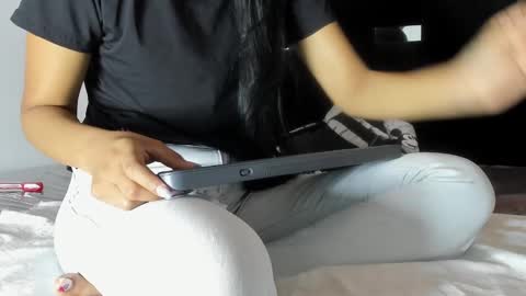 Sara Corrales  online show from October 2025 12:27:01 PM