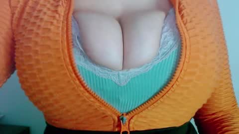 Maggie   online show from January 2025 02:33:01 AM