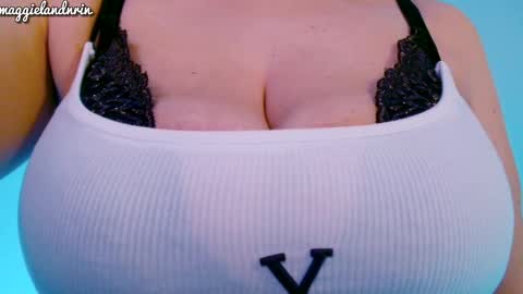 Maggie   online show from October 2025 02:01:02 AM