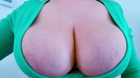 Maggie   online show from November 2025 11:54:01 AM