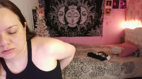 Snapshot of magic_clairewitch chatting on December 2024 03:06:02 PM Claire online show from December 2024 03:06:02 PM