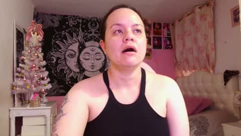 Snapshot of magic_clairewitch chatting on December 2024 10:48:02 PM Claire online show from December 2024 10:48:02 PM