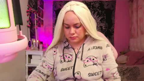 Snapshot of magic_clairewitch chatting on January 2025 02:09:02 AM Claire online show from January 2025 02:09:02 AM