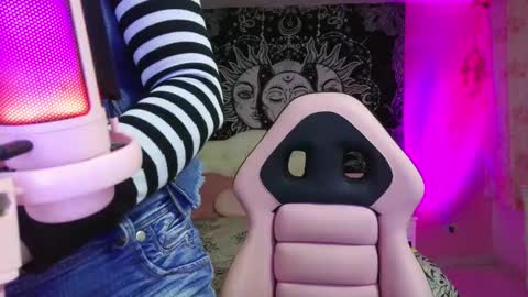 Snapshot of magic_clairewitch chatting on March 2025 01:47:01 AM Claire online show from March 2025 01:47:01 AM