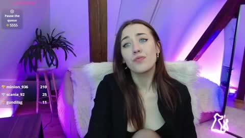 Zooey online show from December 2024 09:30:01 PM