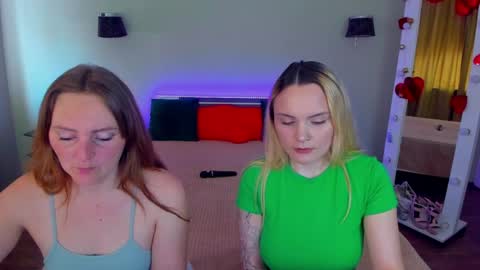 Lili and Bella online show from May 2026 07:16:02 AM