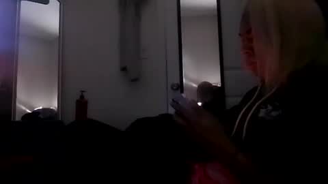 Snapshot of magiicboo chatting on October 2025 07:01:01 AM magiicboo online show from October 2025 07:01:01 AM