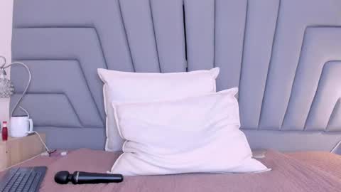 maia_520 online show from April 2026 01:42:02 AM