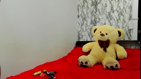 Maia Bronce online show from September 2025 10:04:02 AM