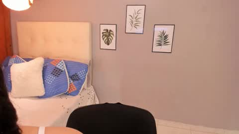 Snapshot of maia_w10 chatting on November 2025 12:15:01 PM Maia online show from November 2025 12:15:01 PM