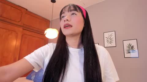 Snapshot of maia_w10 chatting on November 2025 12:16:02 PM Maia online show from November 2025 12:16:02 PM