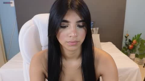 Maiaa Ruiz  online show from December 2024 01:17:01 PM