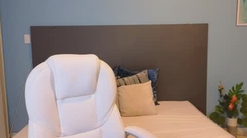 Maiaa Ruiz  online show from December 2024 12:38:01 PM