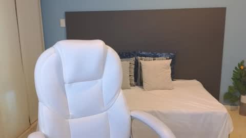 Maiaa Ruiz  online show from January 2025 04:42:01 PM