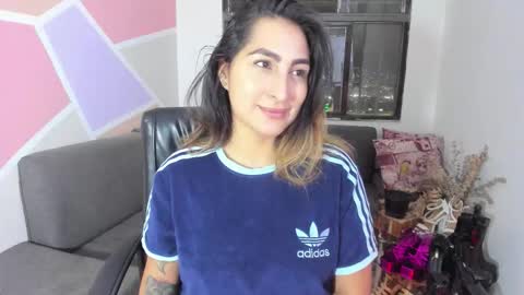 Snapshot of maiaconnor chatting on November 2025 12:33:01 AM online show from November 2025 12:33:01 AM