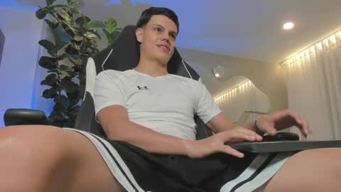 MAICOL  online show from April 2026 12:13:01 AM