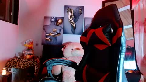 Bella Maidi online show from September 2025 11:10:01 AM