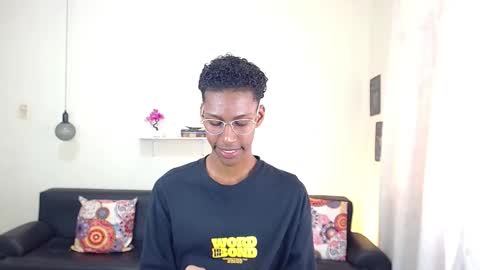 Snapshot of maiki18 chatting on February 2025 02:02:01 PM I am Maik online show from February 2025 02:02:01 PM