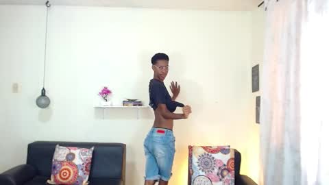 Snapshot of maiki18 chatting on February 2025 05:53:02 PM I am Maik online show from February 2025 05:53:02 PM