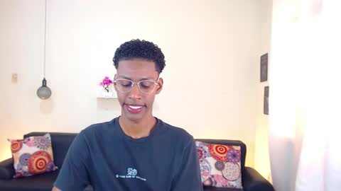 Snapshot of maiki18 chatting on February 2025 01:42:02 PM I am Maik online show from February 2025 01:42:02 PM